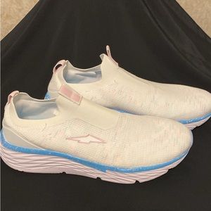 Woman’s AVIA White Mesh Slip-on Athletic Casual Sneakers/Shoes, size 11, NWOT